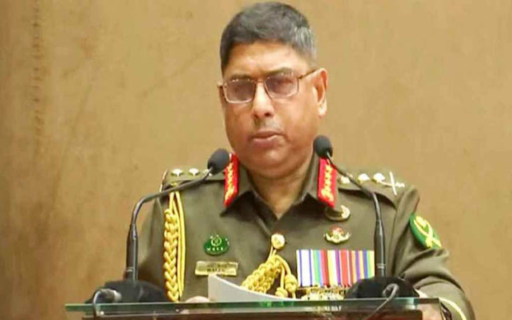 শান্তিরক্ষা মিশন এলাকা সেন্ট্রাল আফ্রিকান রিপাবলিক পরিদর্শনে গেলেন সেনাবাহিনী প্রধান